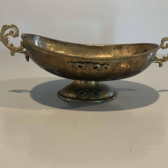 Vintage Hammered Brass Bowl 9 x 7.5 inches H 3.5 inches - Picture 8 of 9